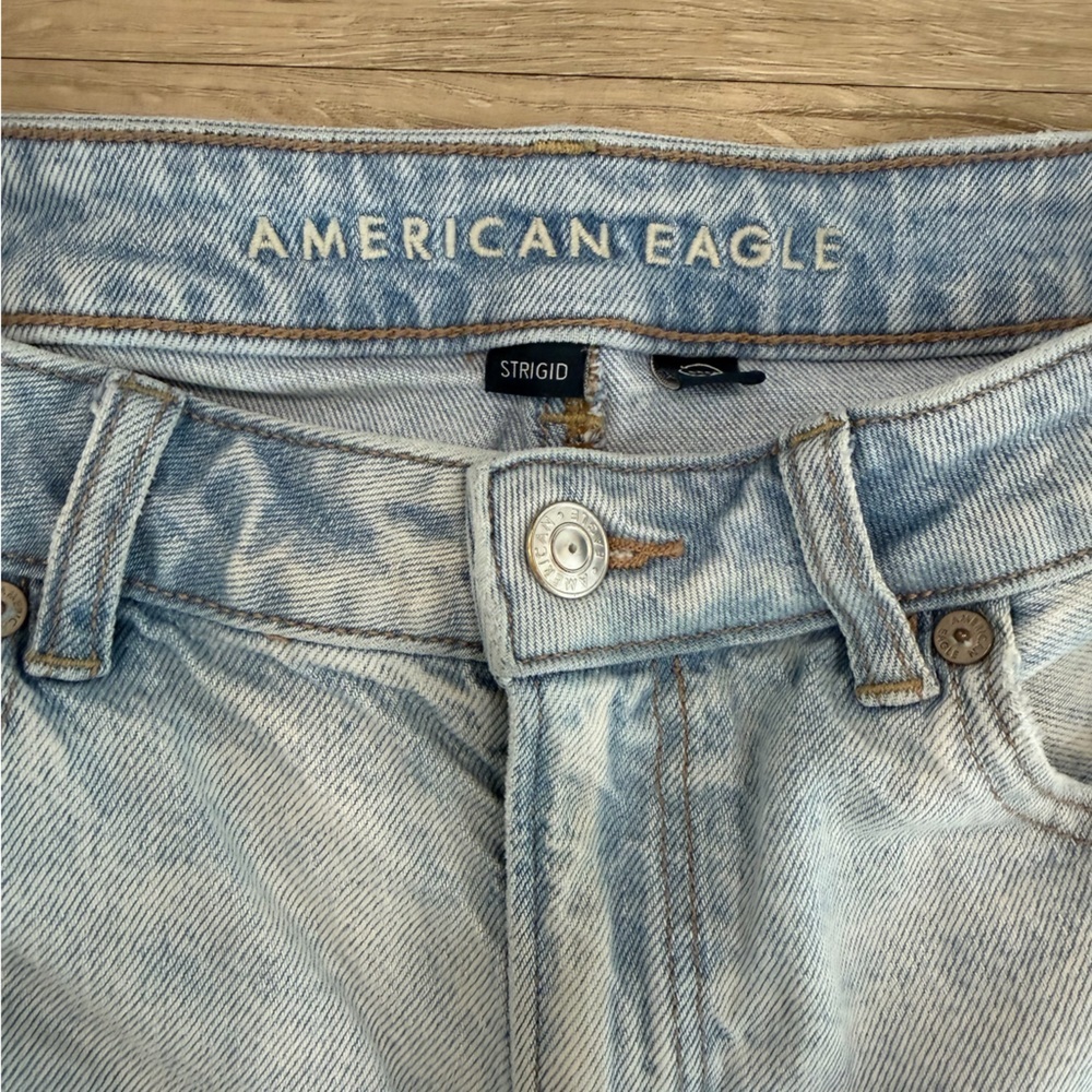 American Eagle Mom Jeans High Rise Light Wash Size 6 Straight Leg - Picture 4 of 9